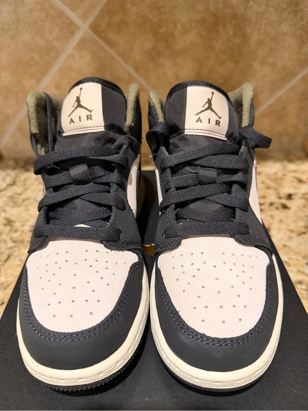 Air Jordan 1 Mid SE